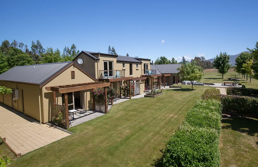 Maple Lodge Luxury Bed & Breakfast-1